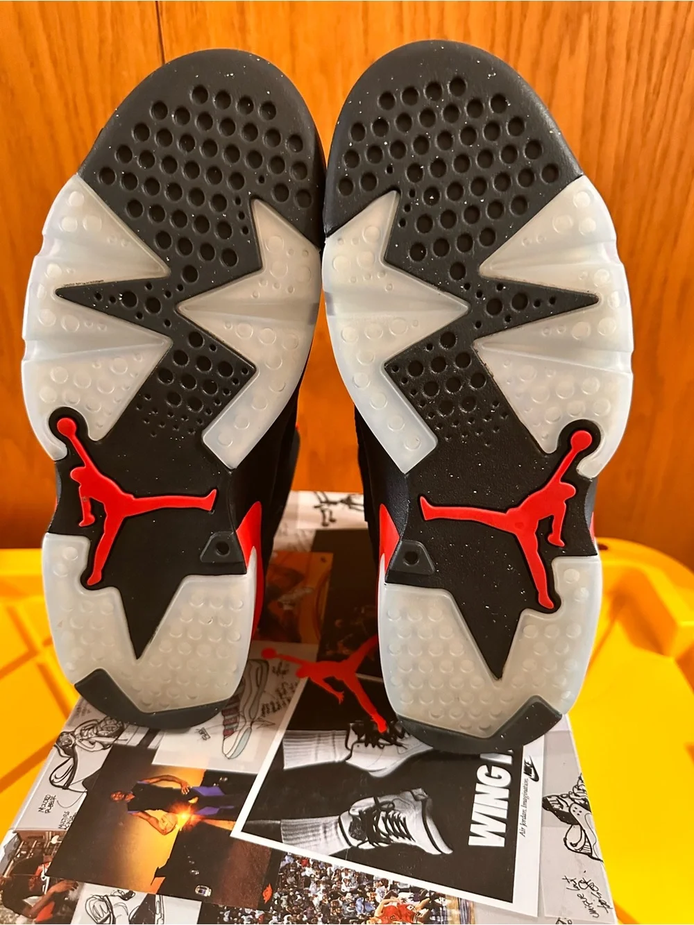 Jordan Air Jordan MVP Raptors Mid Top Shoes DZ4475-006